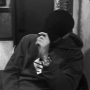 她高歌如嫣声袅袅