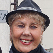 Krystyna Wardenmachen