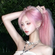 她说话带着孩子气