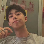 看着她远去的背影