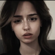 DEVOCHKA KRASIVO POTRYASISKA