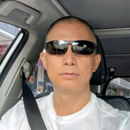 给女大学生抹身体乳