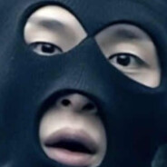 在下头戴紫金冠手持方天戟座下赤兔马之吕小布