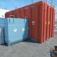 красный контейнер