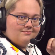 脱掉裤子练枪法 牛子指哪我打那