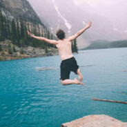 峥嵘奇峰出清江