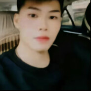 翻求皮的小伙子