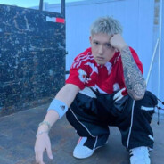 她用我的保匹吹气球