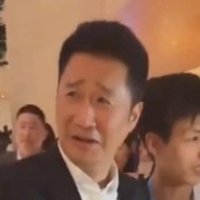 别急 玩会儿手机