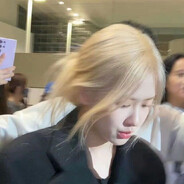 她说话有股孩子气