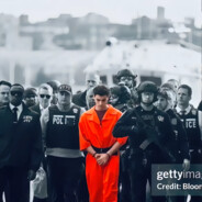 灰色中唯一的一道橘光