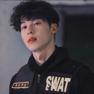 游泳池我是周潇齐啊