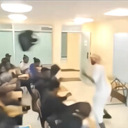 中東白毛飛行學員