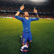 踢球被疯狂老奶追着嘬