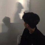 她说是二战的时候炸黑的,当时日德太厉害了