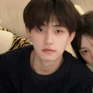 爱撩刘海的小男生