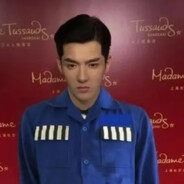 喜欢踩缝纫机的男孩