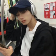 老铝醉倒在柏油马路上