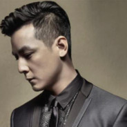 眉头一皱将队友护至身前