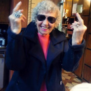 大婶劈叉对狙！