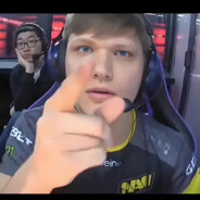 60岁s1mple拄拐打狙