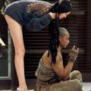 喜欢在野区采蘑菇的小演员