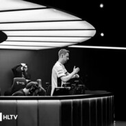 干拉然后玩手机