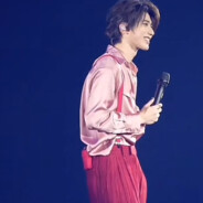 红色背带裤蔡坤坤呀