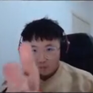 忍不住化身一条固执的鱼，逆着洋流独自游到底