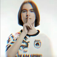 顶着雨姐满屋跑