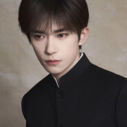 抬头看见俩肥猫