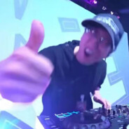 玩乌蒙递茶玩的