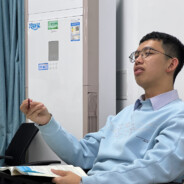 她说人多以为有我