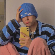 男人当自强，对镜贴花