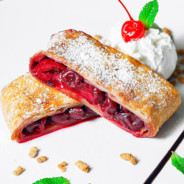 ШТРУДЕЛЬ С ВИШНЕЙ