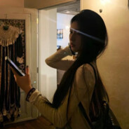 她怎么能守得住B