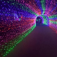 队友被杀边笑边逛