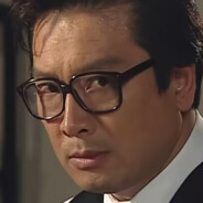 手铳治蟲金载圭