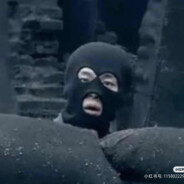 跳伞大师正在跳伞