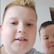 Leonek zjadacz corndogow