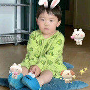 把头发梳成中分