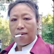 村口叼烟王大妈