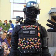 口干就喝水干嘛掰我腿