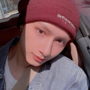 丫丫拉着地球球草骑着