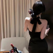 口渴就喝水干嘛掰我腿