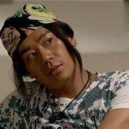 诗人握持王艳兵