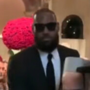 左巴扬你倒是跳伞啊