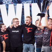 你看你枪马成什么样子XD