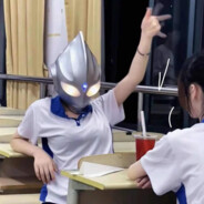 87岁拄拐偷队友苦茶子