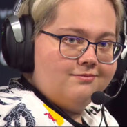 曹丕的媳妇进菜园